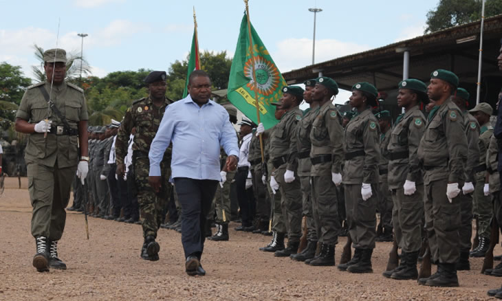 Filipe Nyusi promove oficiais generais - O País - A verdade como notícia